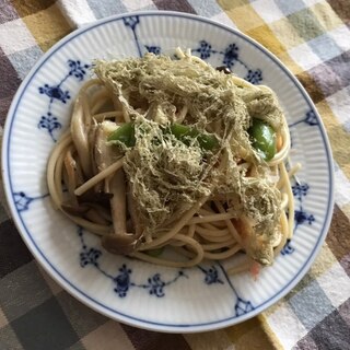 しめじとカニカマのとろろ昆布パスタ